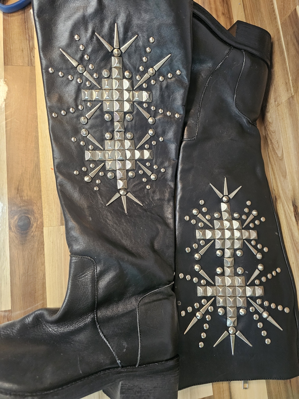 Steve Madden Black Leather Studded Heeled Boots S22
